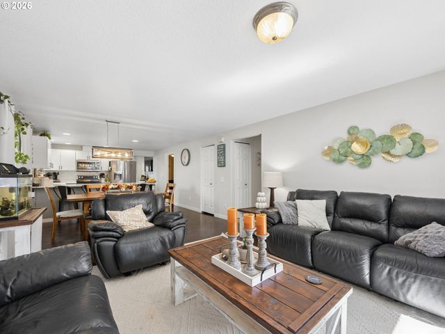 2174 BAINES Blvd, Hubbard, OR 97032