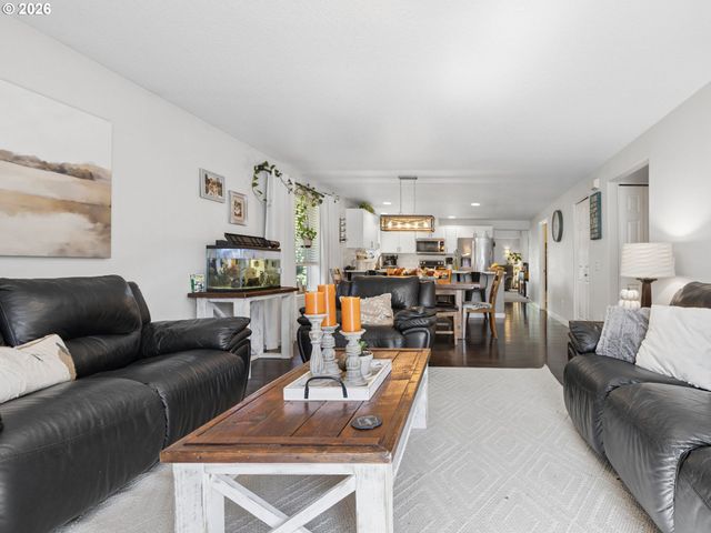2174 BAINES Blvd, Hubbard, OR 97032