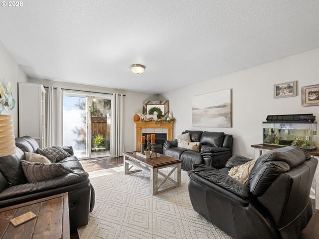 2174 BAINES Blvd, Hubbard, OR 97032