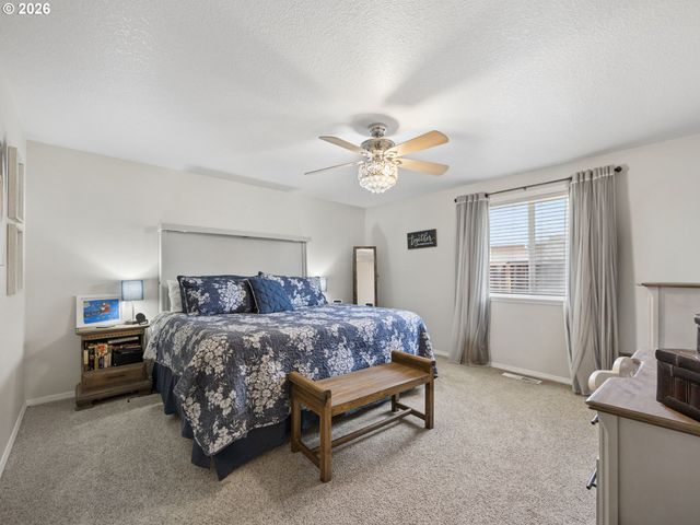 2174 BAINES Blvd, Hubbard, OR 97032