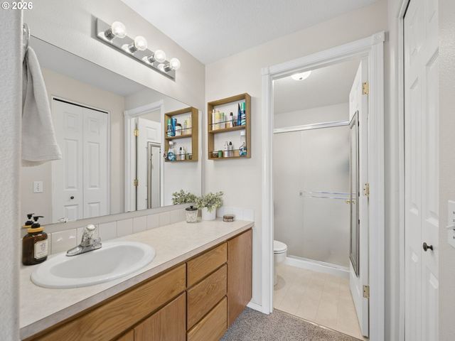 2174 BAINES Blvd, Hubbard, OR 97032