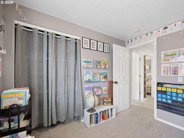 2174 BAINES Blvd, Hubbard, OR 97032