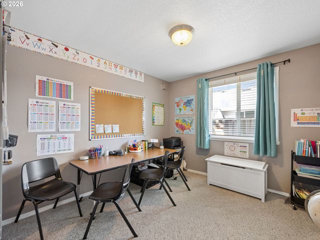 2174 BAINES Blvd, Hubbard, OR 97032