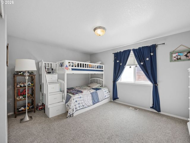 2174 BAINES Blvd, Hubbard, OR 97032