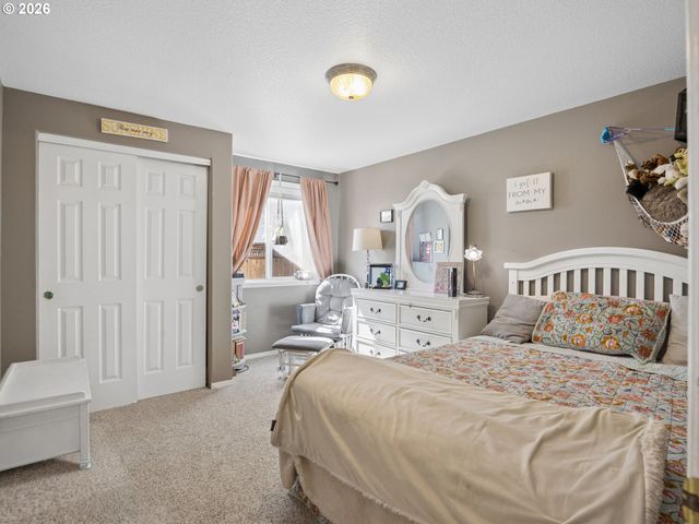 2174 BAINES Blvd, Hubbard, OR 97032