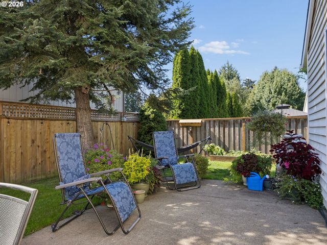 2174 BAINES Blvd, Hubbard, OR 97032