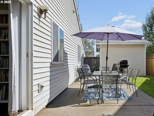 2174 BAINES Blvd, Hubbard, OR 97032