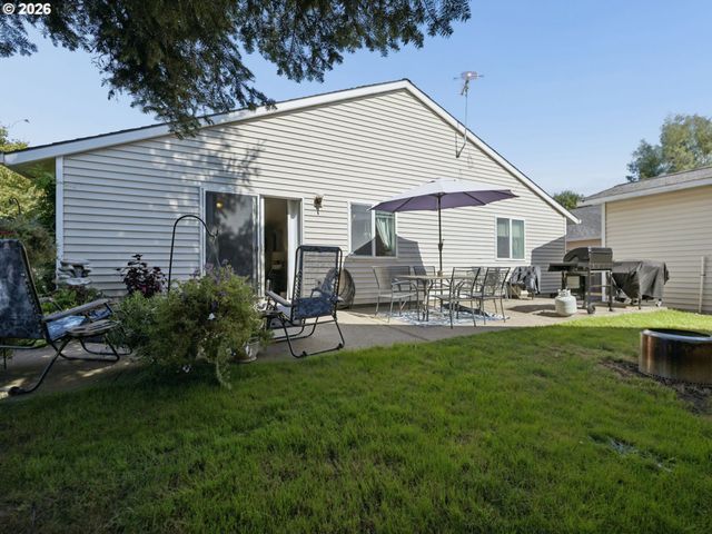 2174 BAINES Blvd, Hubbard, OR 97032