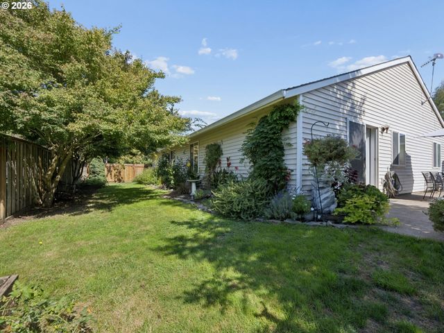 2174 BAINES Blvd, Hubbard, OR 97032