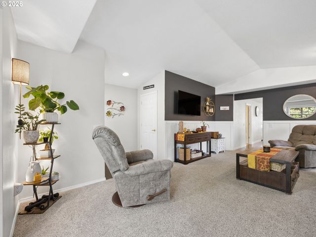 2174 BAINES Blvd, Hubbard, OR 97032