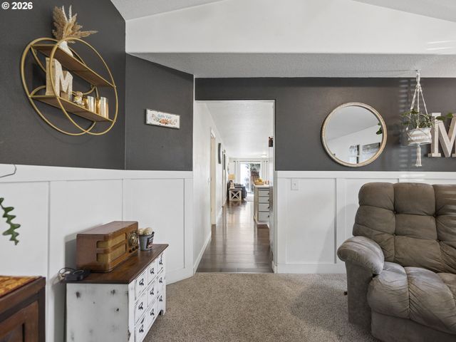 2174 BAINES Blvd, Hubbard, OR 97032