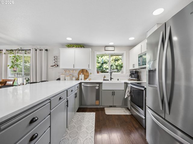 2174 BAINES Blvd, Hubbard, OR 97032