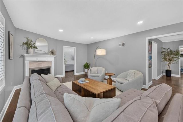 5726 Howe Drive, Fairway, KS 66205