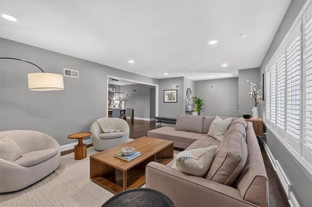 5726 Howe Drive, Fairway, KS 66205