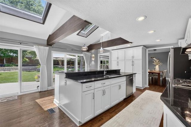 5726 Howe Drive, Fairway, KS 66205