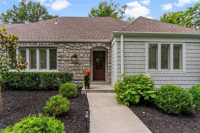 5726 Howe Drive, Fairway, KS 66205