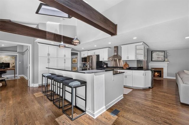 5726 Howe Drive, Fairway, KS 66205