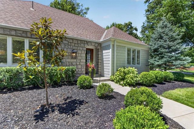 5726 Howe Drive, Fairway, KS 66205