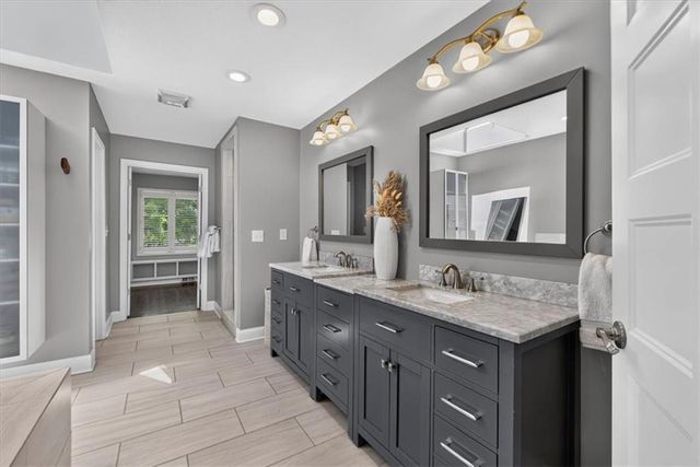 5726 Howe Drive, Fairway, KS 66205