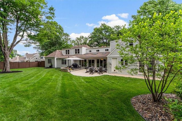 5726 Howe Drive, Fairway, KS 66205
