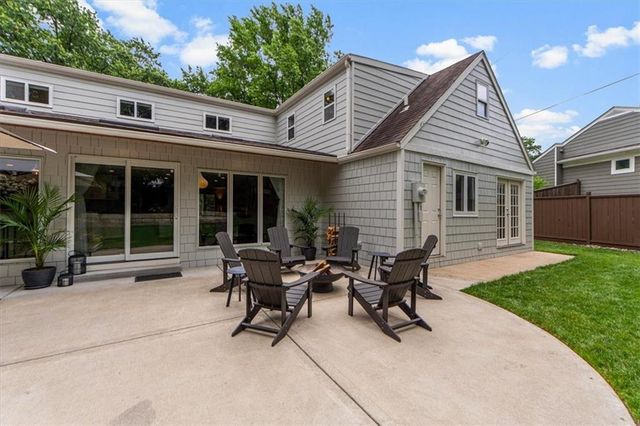 5726 Howe Drive, Fairway, KS 66205