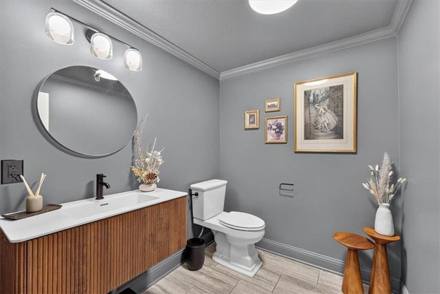 5726 Howe Drive, Fairway, KS 66205