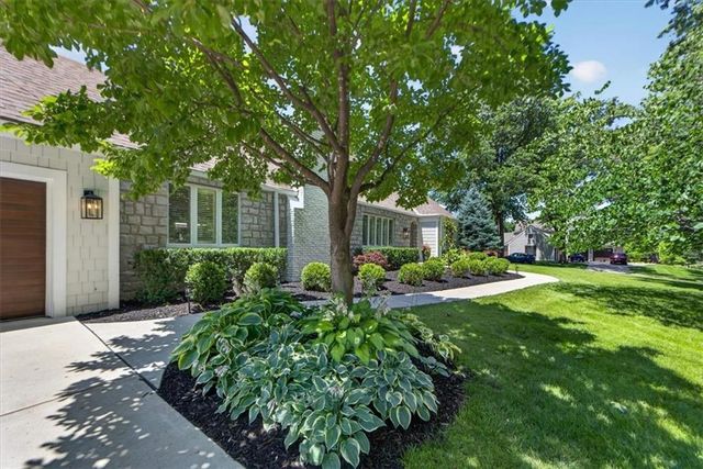 5726 Howe Drive, Fairway, KS 66205