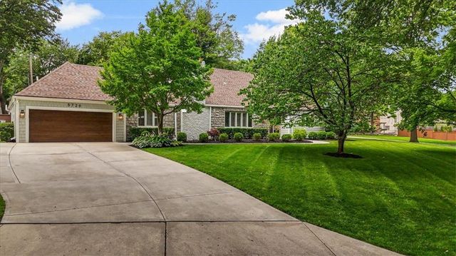 5726 Howe Drive, Fairway, KS 66205