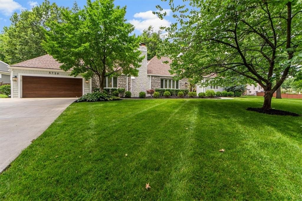 5726 Howe Drive, Fairway, KS 66205