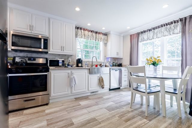 139 Robinhood Drive, Exeter, NH 03833