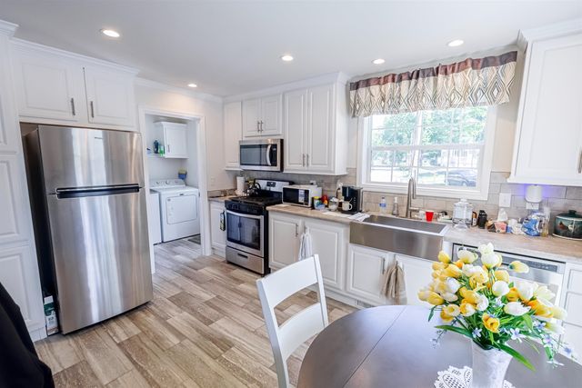 139 Robinhood Drive, Exeter, NH 03833