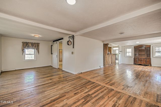 634 Cherokee Drive, Mount Carmel, TN 37645