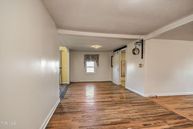 634 Cherokee Drive, Mount Carmel, TN 37645