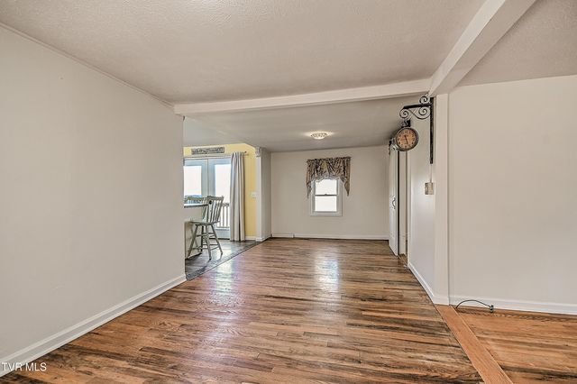 634 Cherokee Drive, Mount Carmel, TN 37645