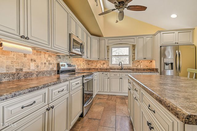 634 Cherokee Drive, Mount Carmel, TN 37645