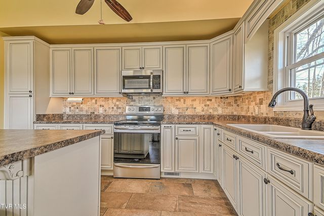 634 Cherokee Drive, Mount Carmel, TN 37645