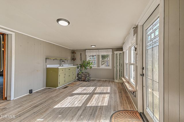 634 Cherokee Drive, Mount Carmel, TN 37645