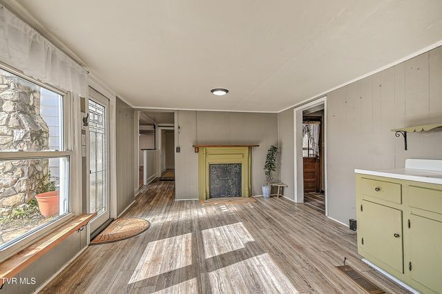 634 Cherokee Drive, Mount Carmel, TN 37645