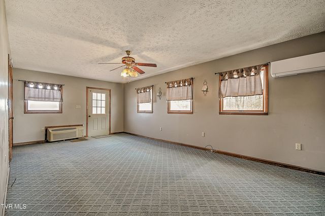 634 Cherokee Drive, Mount Carmel, TN 37645