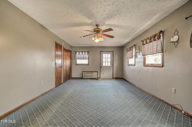 634 Cherokee Drive, Mount Carmel, TN 37645