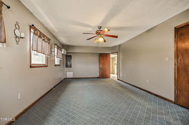 634 Cherokee Drive, Mount Carmel, TN 37645