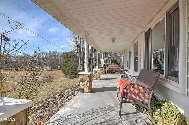 634 Cherokee Drive, Mount Carmel, TN 37645