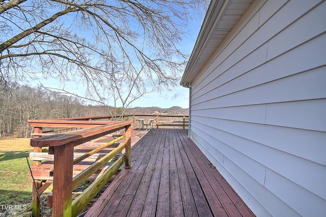 634 Cherokee Drive, Mount Carmel, TN 37645