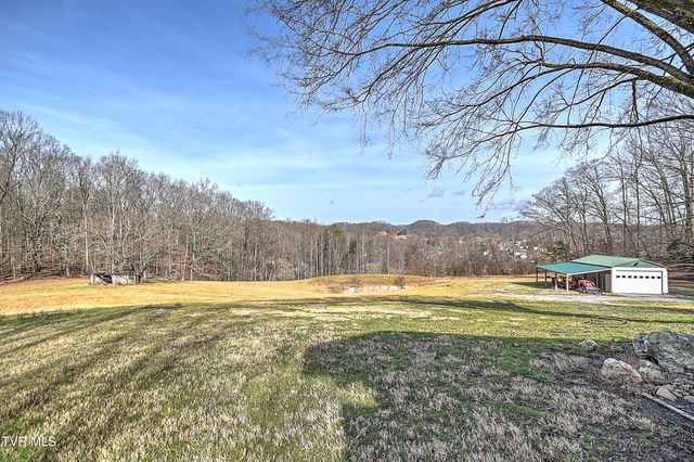 634 Cherokee Drive, Mount Carmel, TN 37645