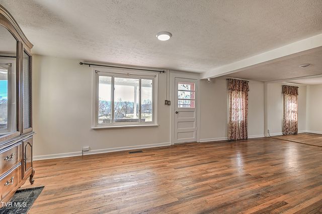 634 Cherokee Drive, Mount Carmel, TN 37645