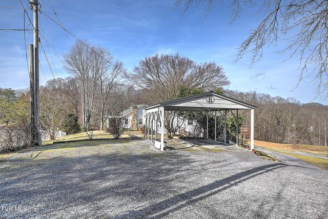 634 Cherokee Drive, Mount Carmel, TN 37645