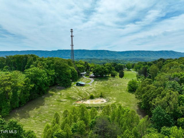 634 Cherokee Drive, Mount Carmel, TN 37645