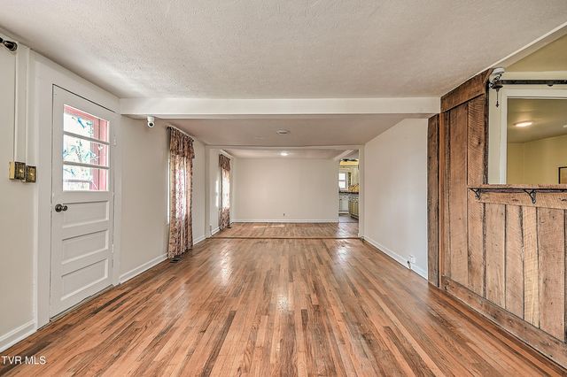 634 Cherokee Drive, Mount Carmel, TN 37645