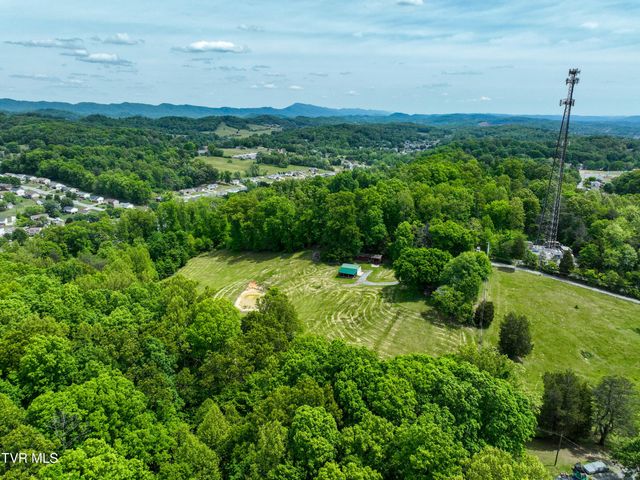 634 Cherokee Drive, Mount Carmel, TN 37645