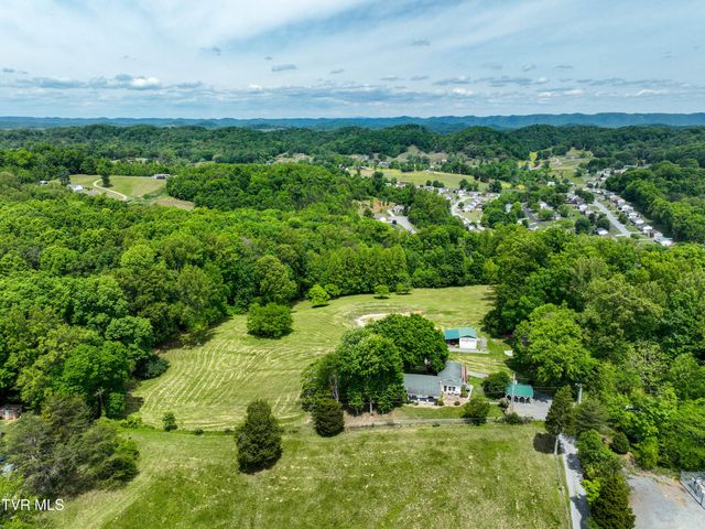 634 Cherokee Drive, Mount Carmel, TN 37645